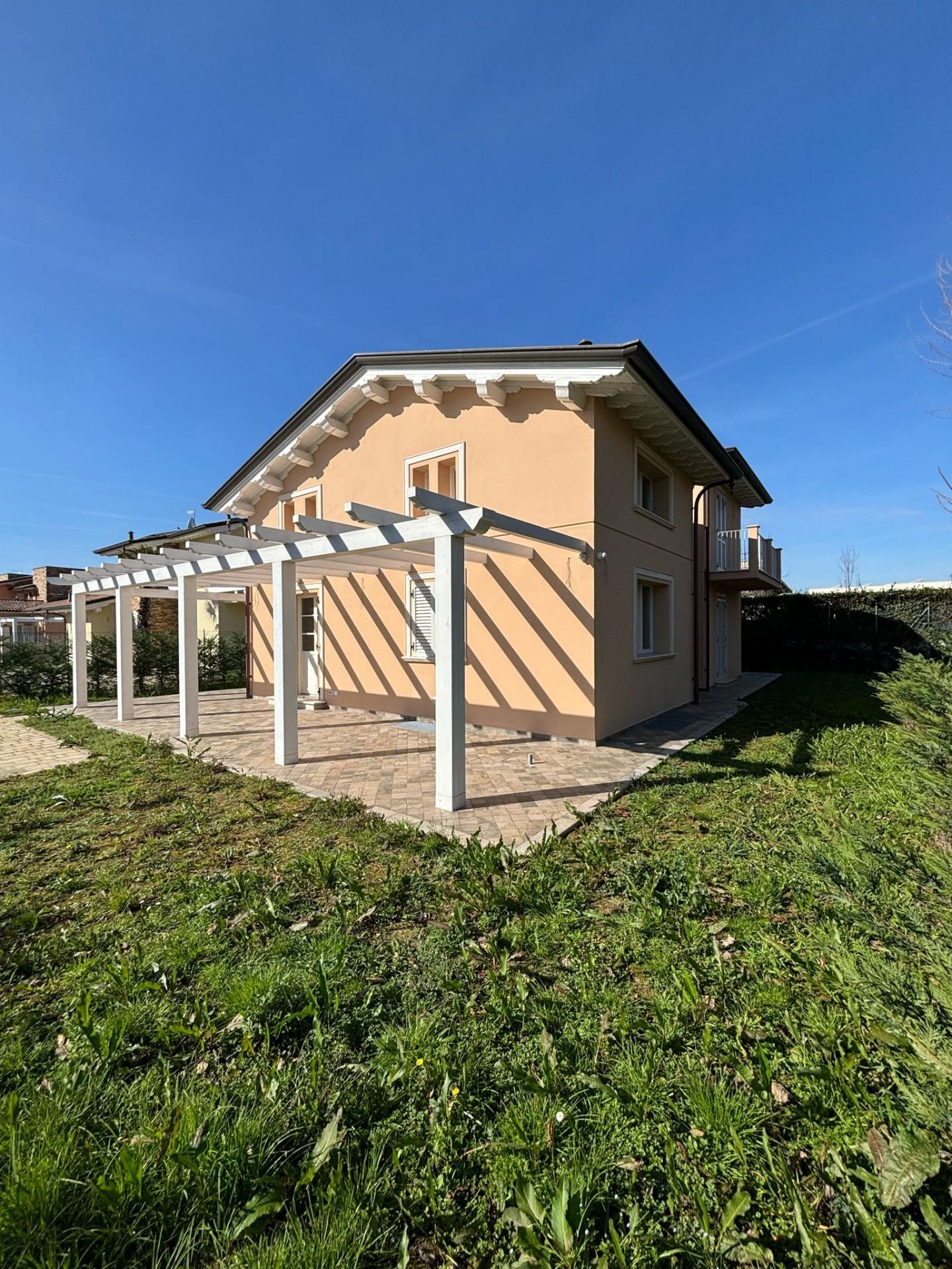 Villa con giardino a Pietrasanta