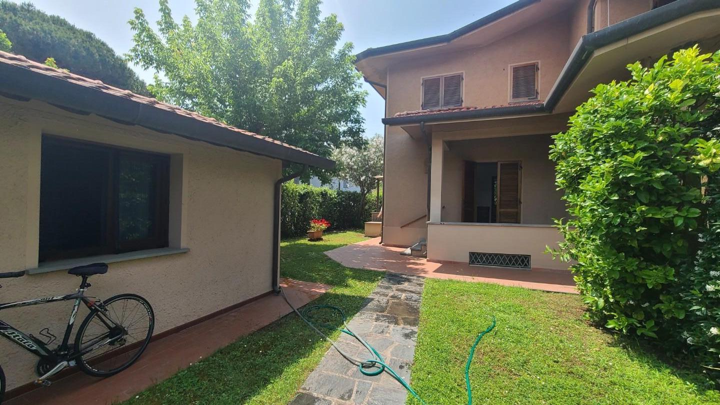 Villa Trifamiliari arredata in affitto, Pietrasanta tonfano