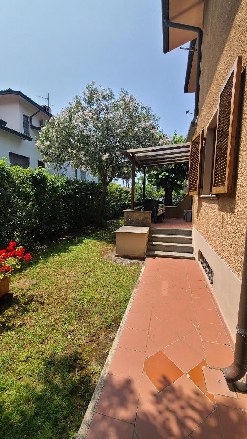 Villa Trifamiliari arredata in affitto, Pietrasanta tonfano