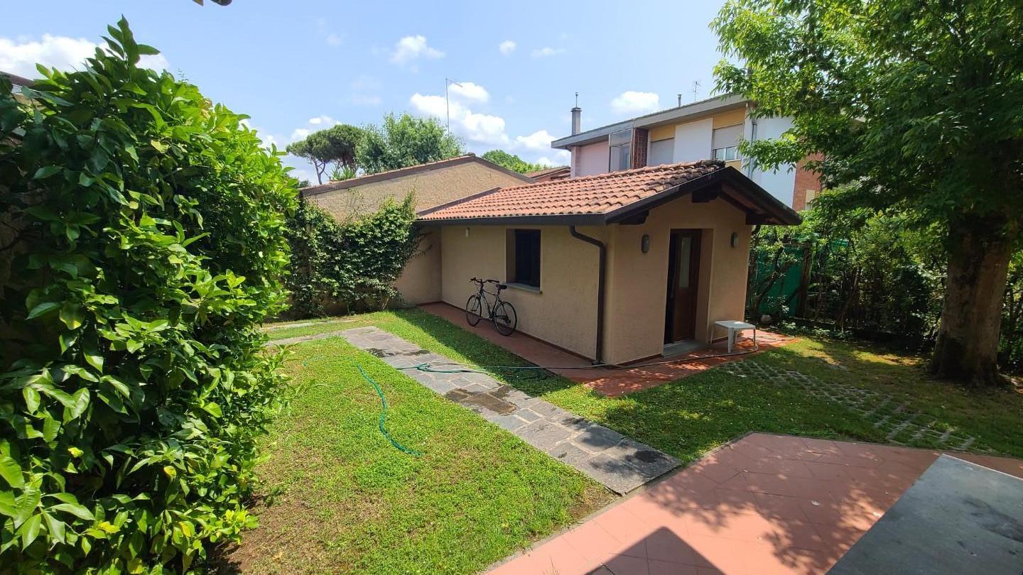 Villa Trifamiliari arredata in affitto, Pietrasanta tonfano