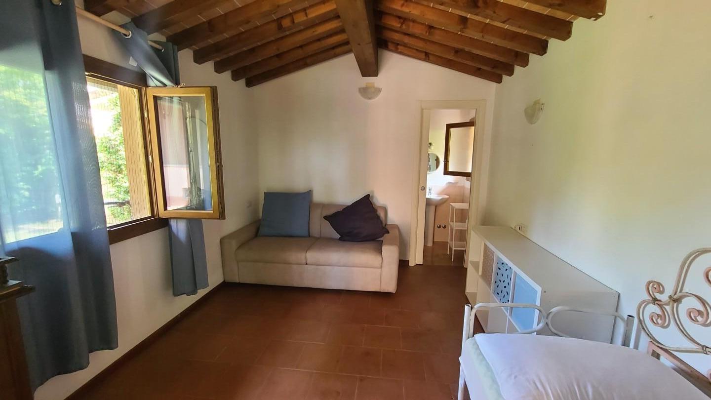 Villa Trifamiliari con giardino, Pietrasanta tonfano