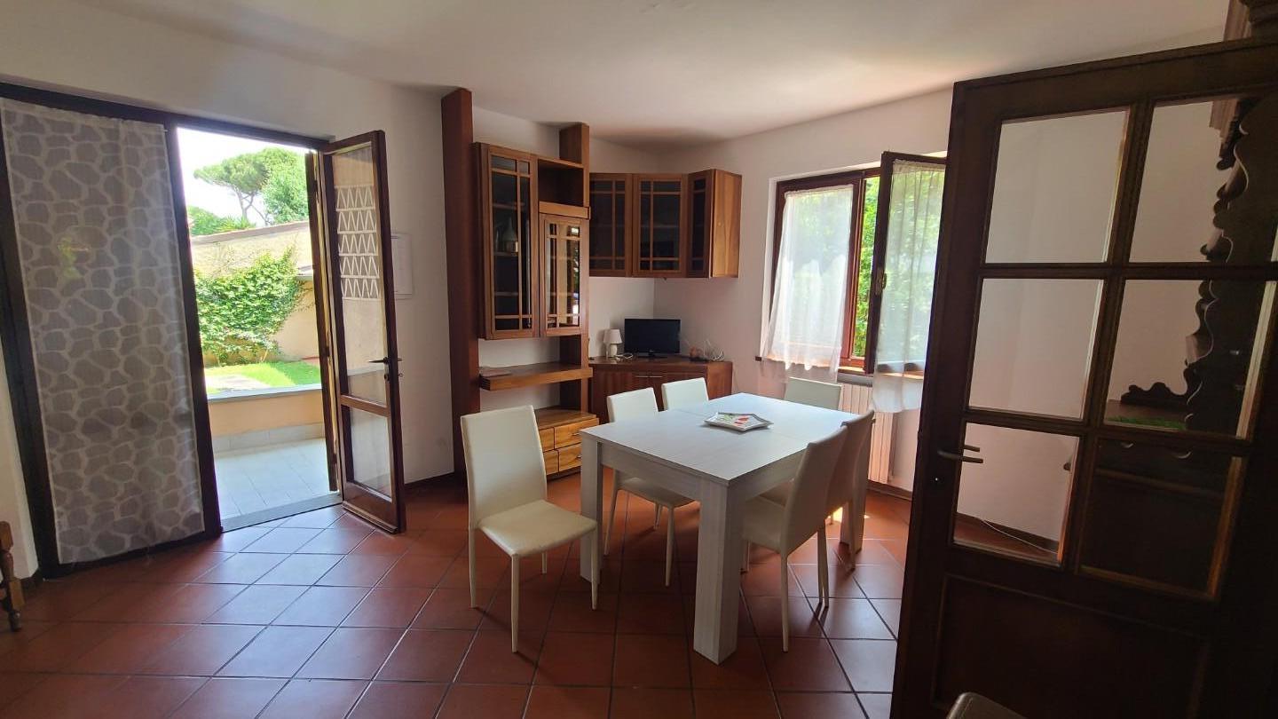 Villa Trifamiliari con giardino, Pietrasanta tonfano