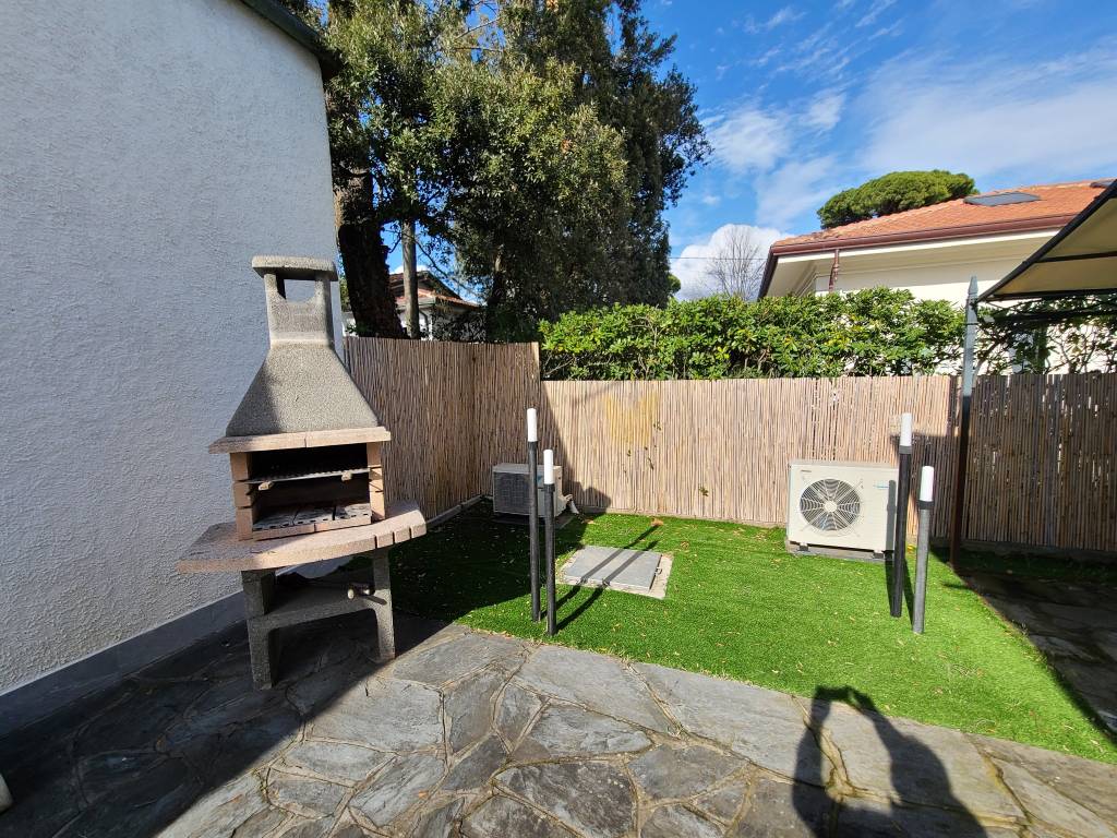 Villa arredata in affitto, Pietrasanta fiumetto