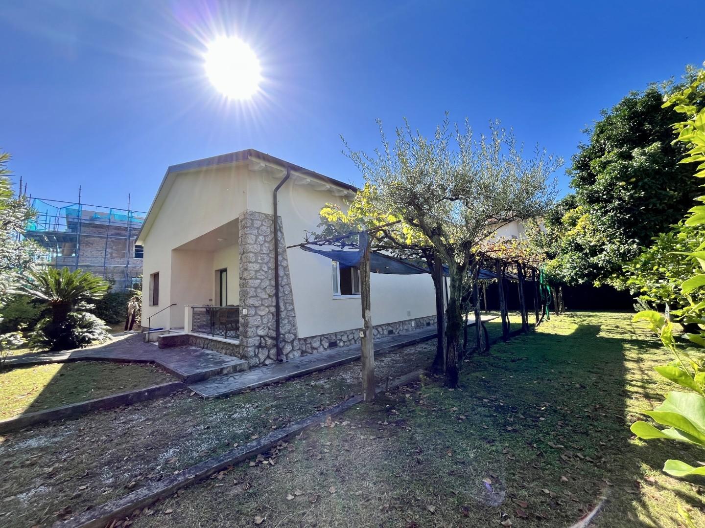 Casa indipendente arredata in affitto, Forte dei Marmi centrale