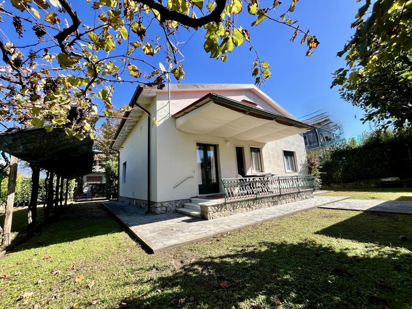 Casa indipendente arredata in affitto, Forte dei Marmi centrale