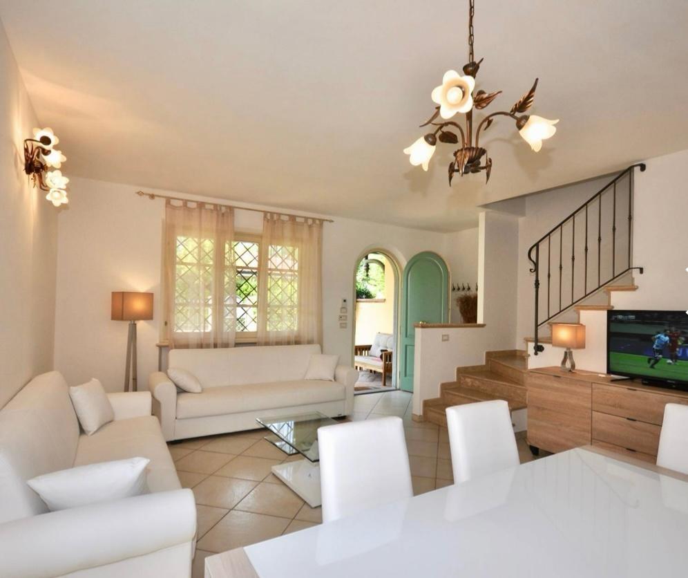 Villa Bifamiliare con giardino, Seravezza querceta