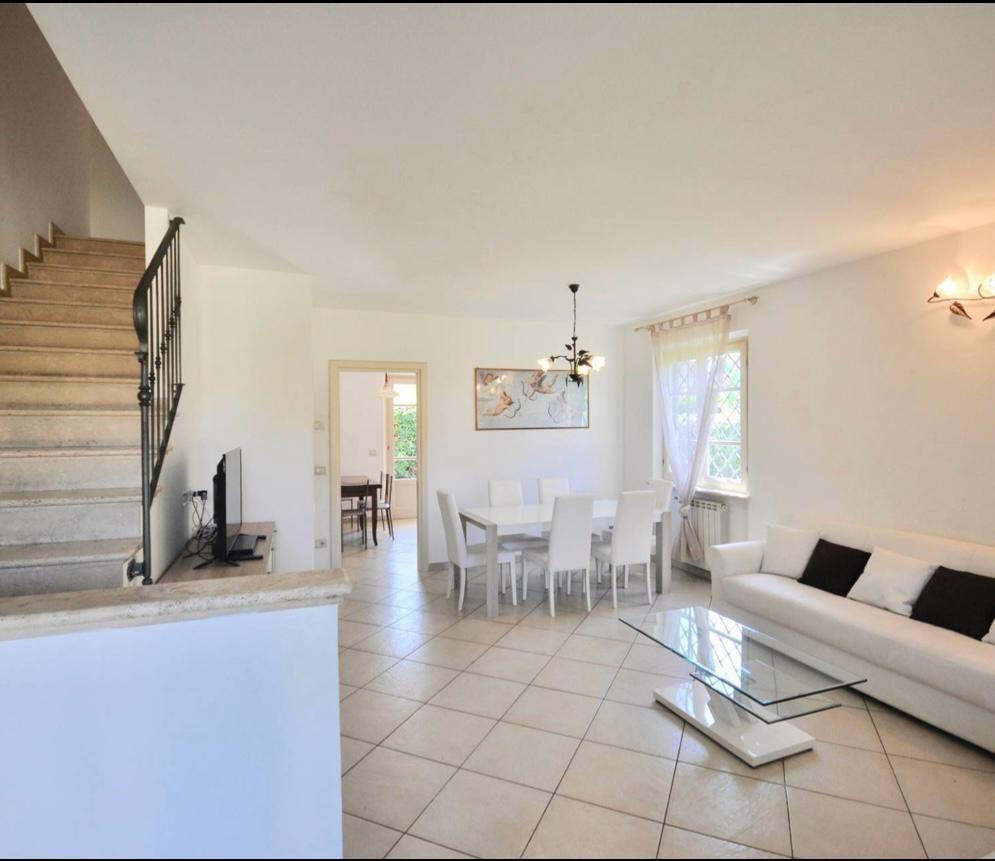 Villa Bifamiliare con giardino, Seravezza querceta