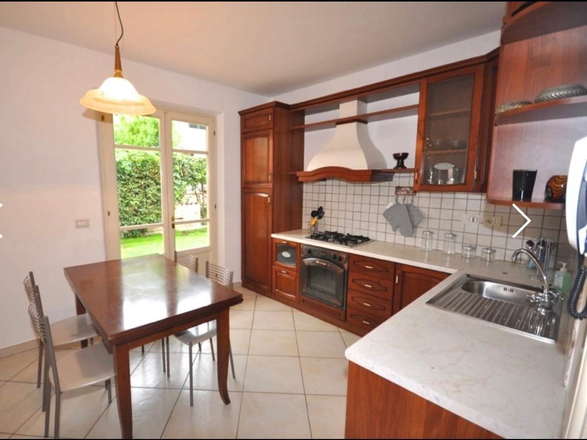 Villa Bifamiliare con giardino, Seravezza querceta