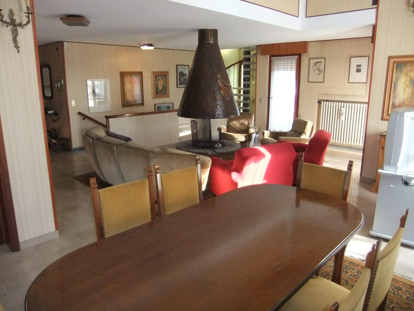 Villa con giardino, Seravezza pozzi