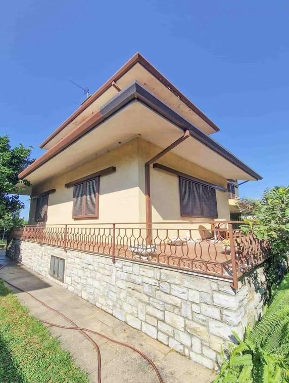 Villa con giardino, Pietrasanta centro