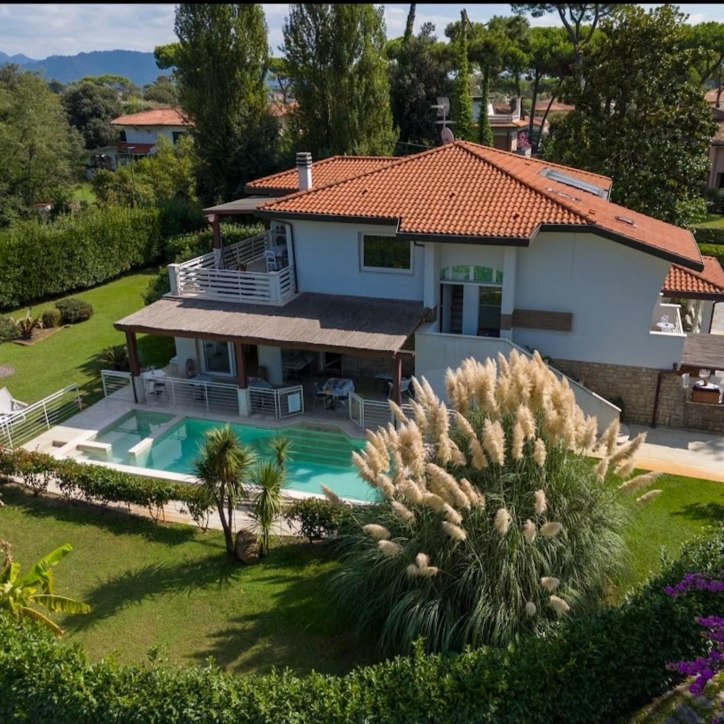 Villa arredata in affitto, Pietrasanta marina di