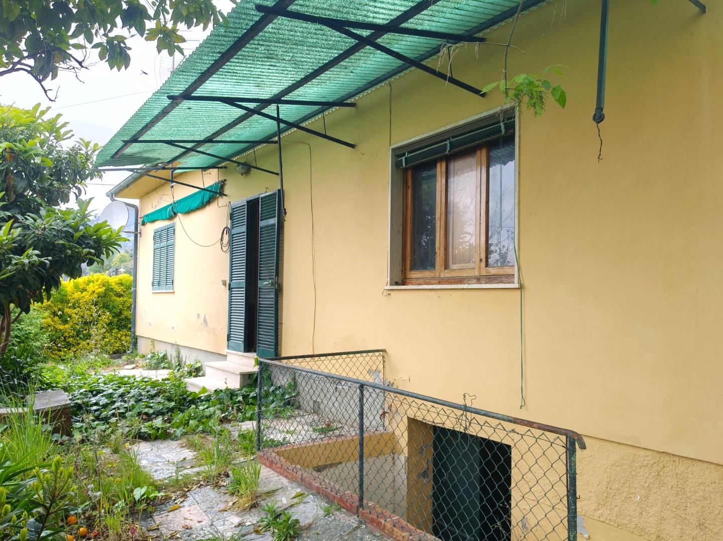 Villa con giardino, Pietrasanta strettoia