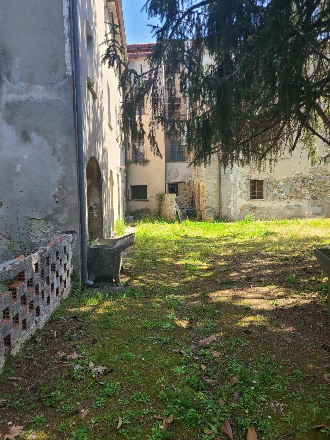 Casa indipendente con giardino, Seravezza pozzi