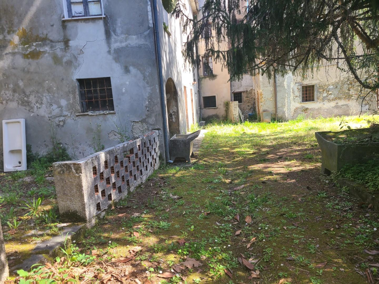 Casa indipendente con giardino, Seravezza pozzi