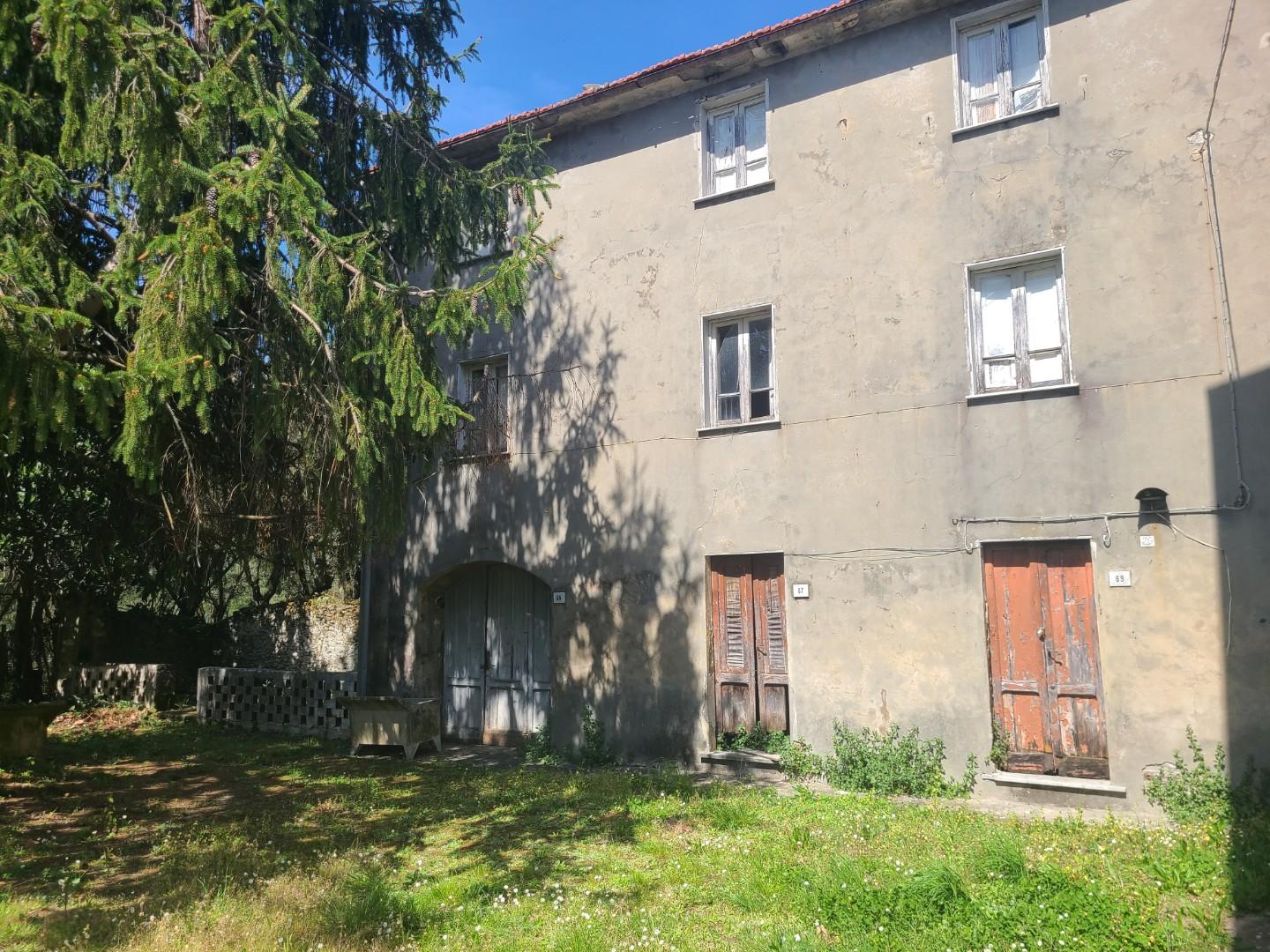 Casa indipendente con giardino, Seravezza pozzi