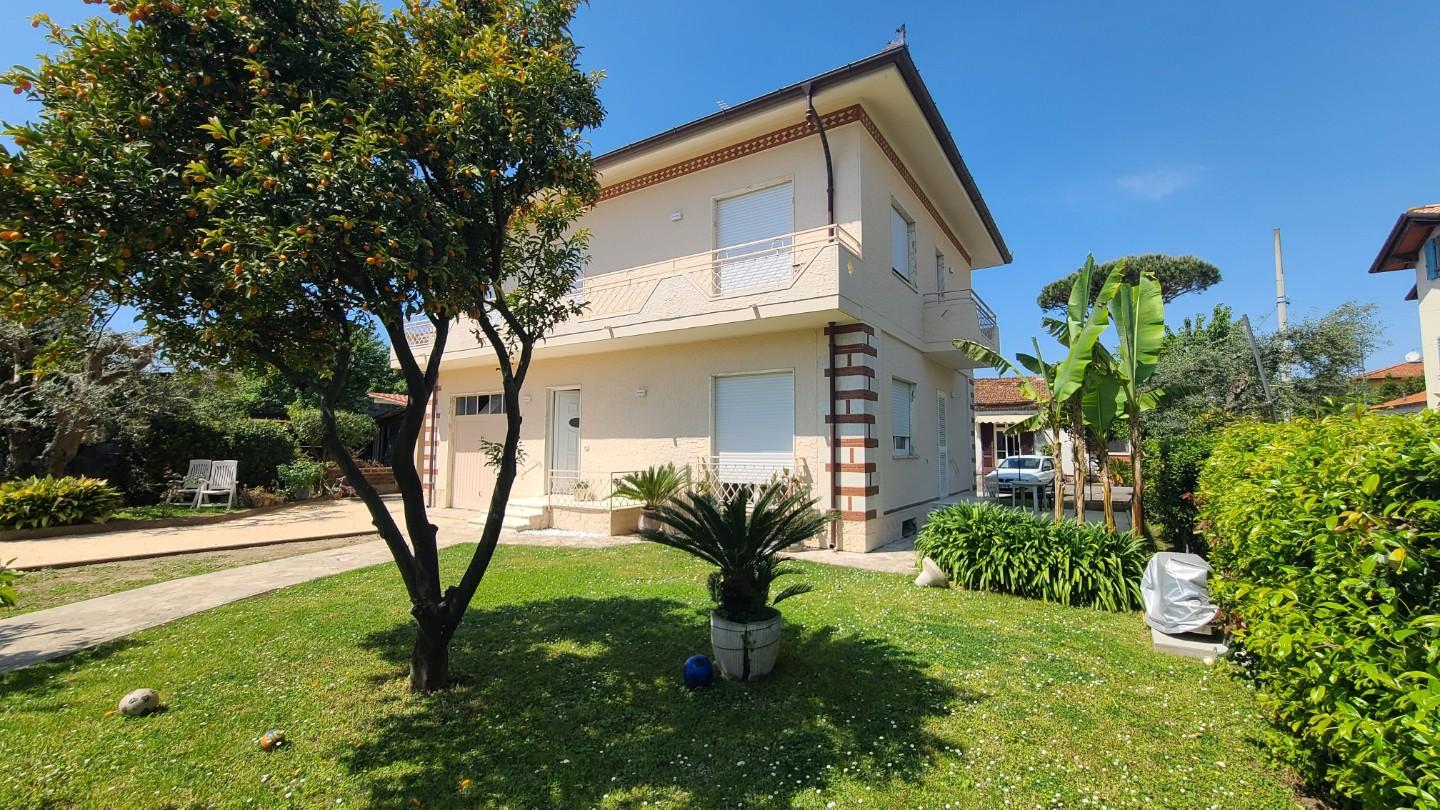Villa arredata in affitto a Pietrasanta