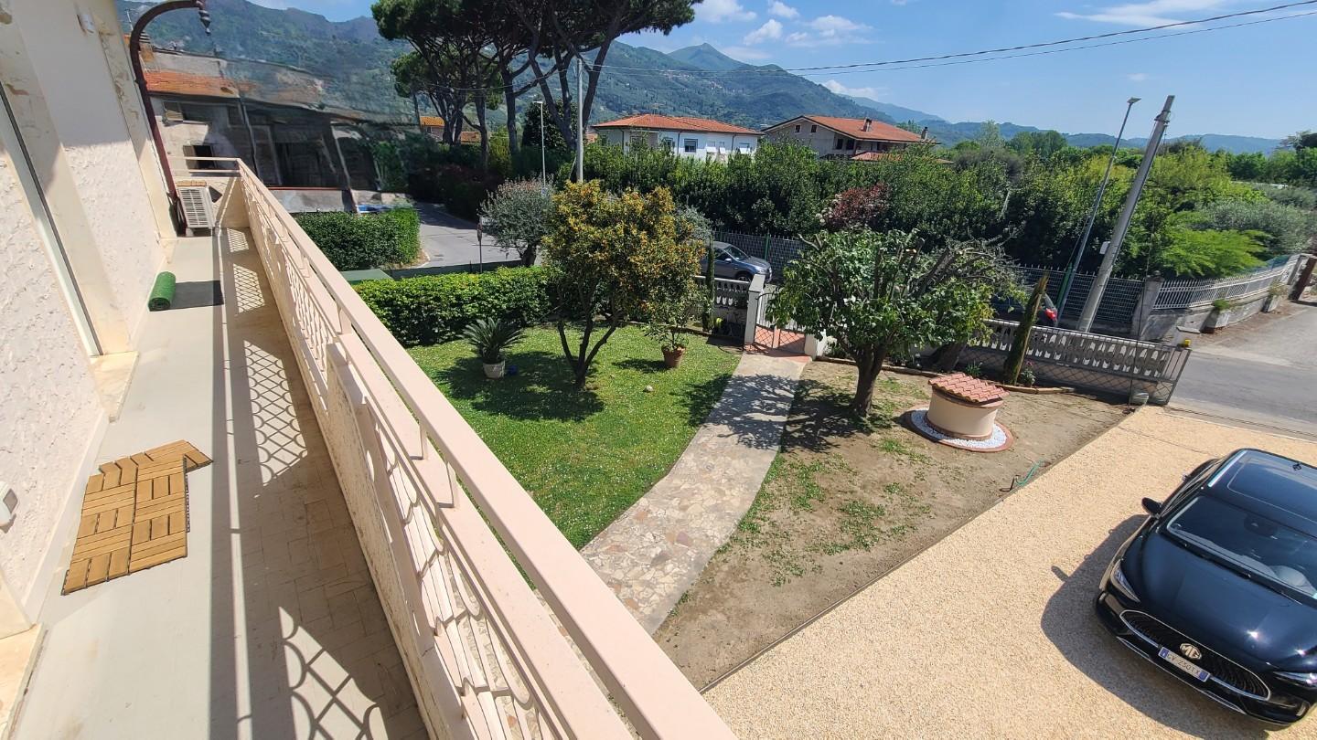 Villa arredata in affitto a Pietrasanta