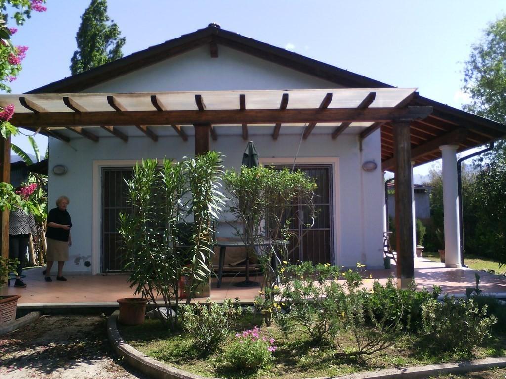 Casa indipendente con giardino, Pietrasanta tonfano