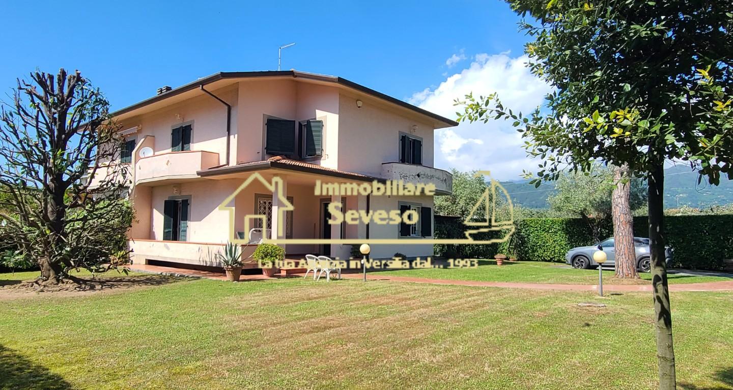 Villa Bifamiliare arredata in affitto, Forte dei Marmi vaiana