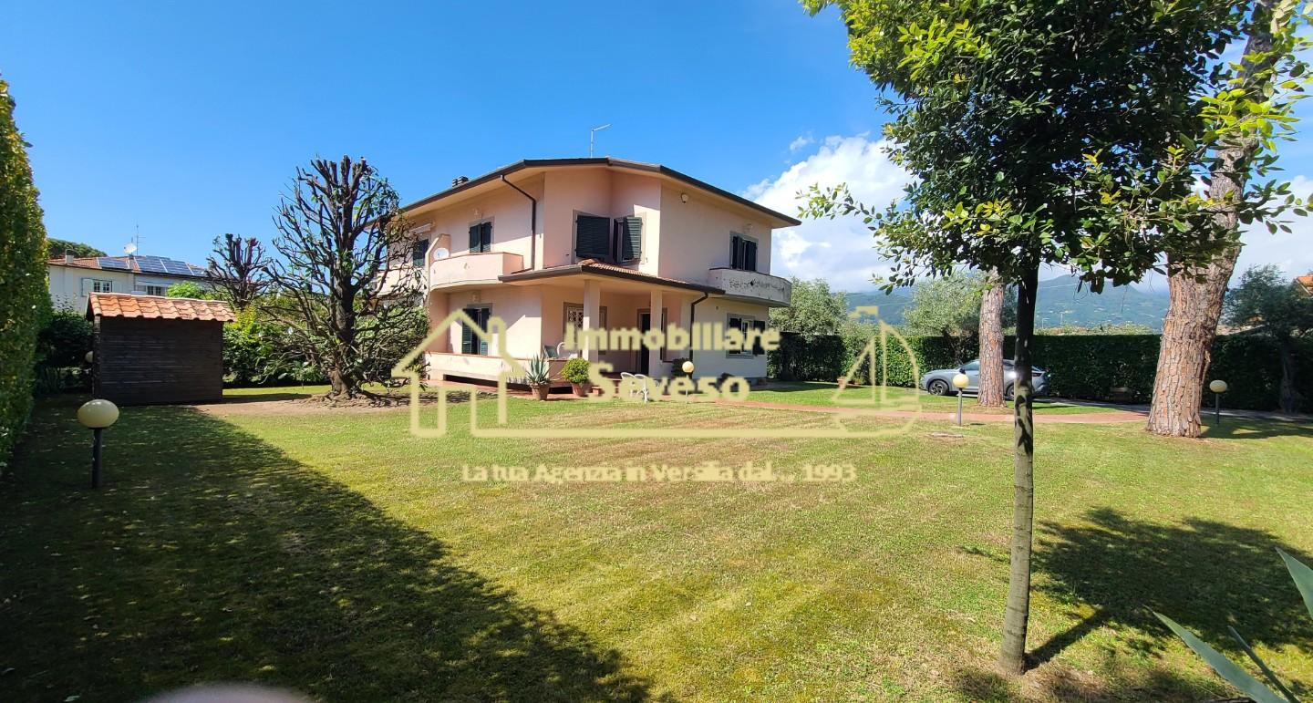 Villa Bifamiliare arredata in affitto, Forte dei Marmi vaiana
