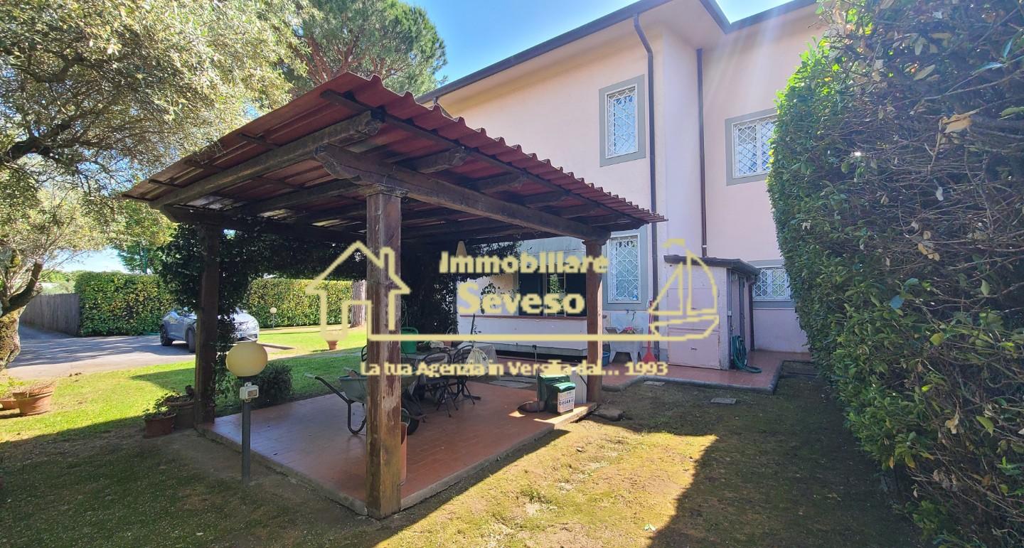 Villa Bifamiliare arredata in affitto, Forte dei Marmi vaiana