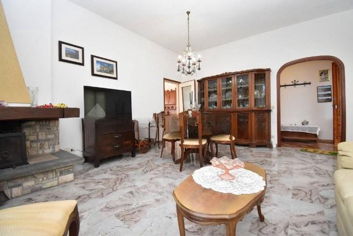 Villa con giardino, Seravezza ripa