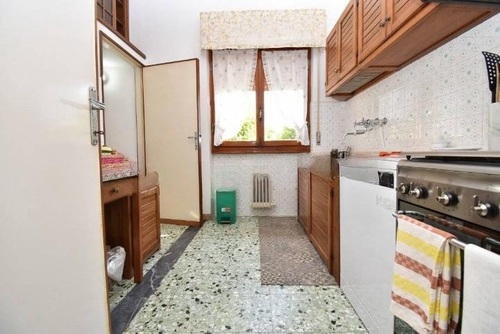 Villa con giardino, Seravezza ripa