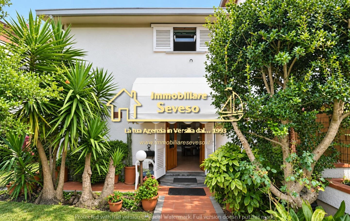 Villa Bifamiliare con giardino, Forte dei Marmi vaiana
