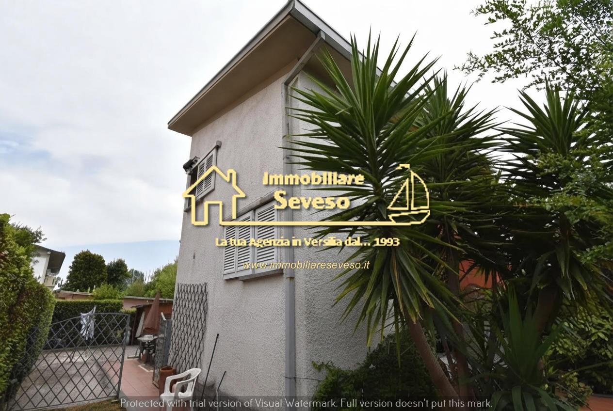 Villa Bifamiliare con giardino, Forte dei Marmi vaiana