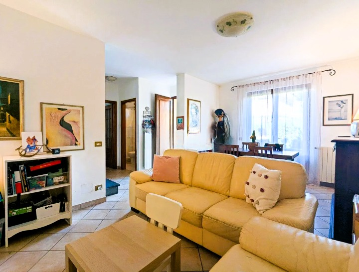 Villa Quadrifamiliari con giardino, Pietrasanta centro