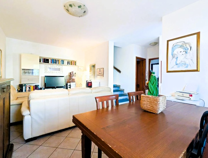 Villa Quadrifamiliari con giardino, Pietrasanta centro