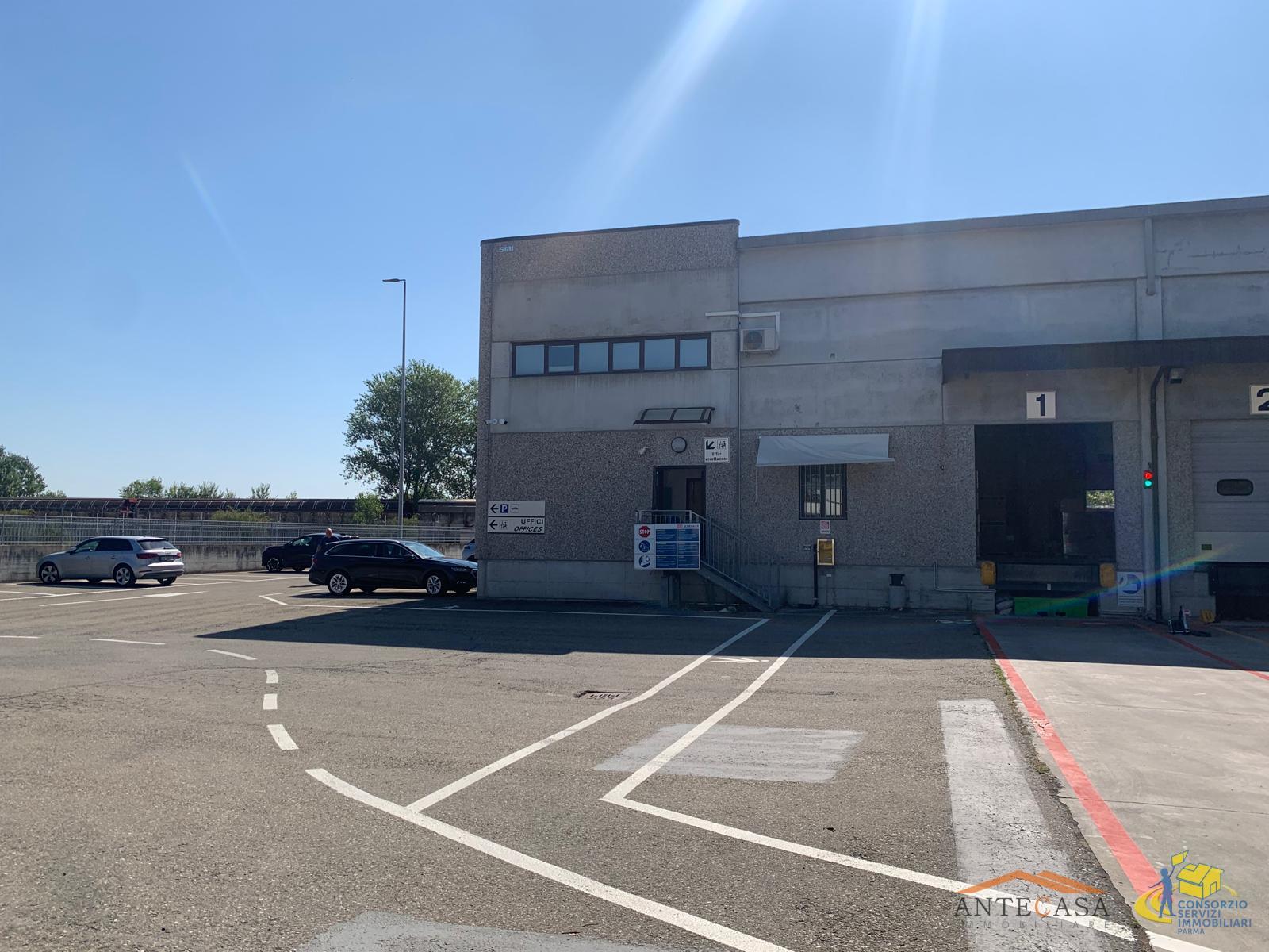 Capannone in vendita in via londra, Parma