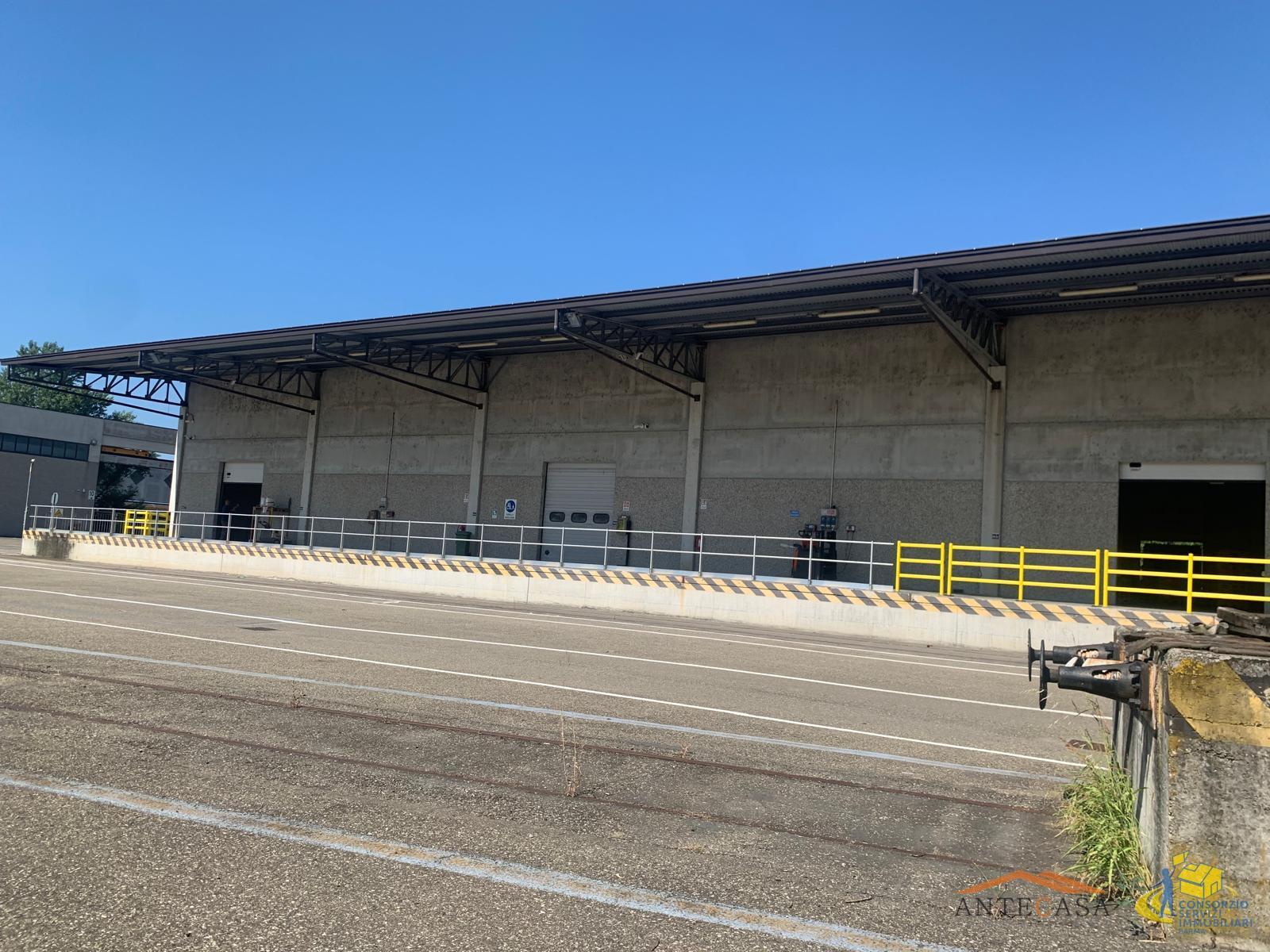 Capannone in vendita in via londra, Parma