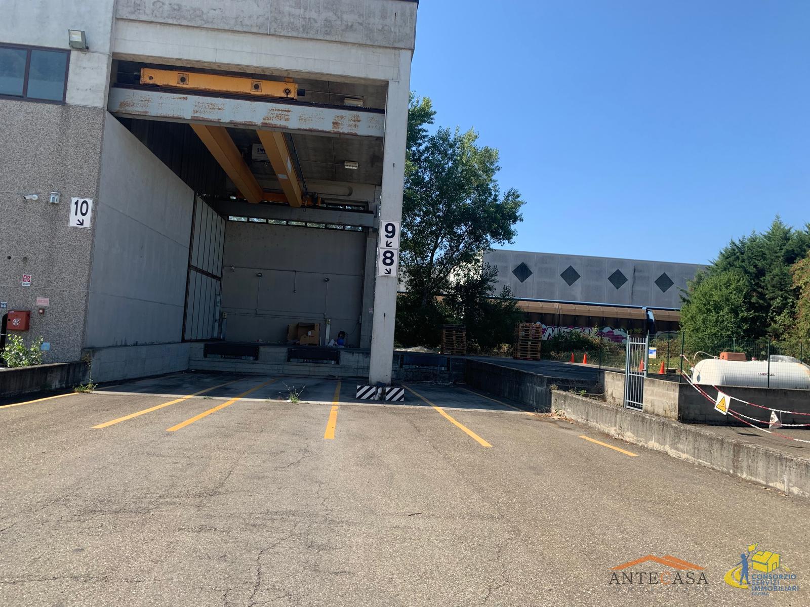 Capannone in vendita in via londra, Parma