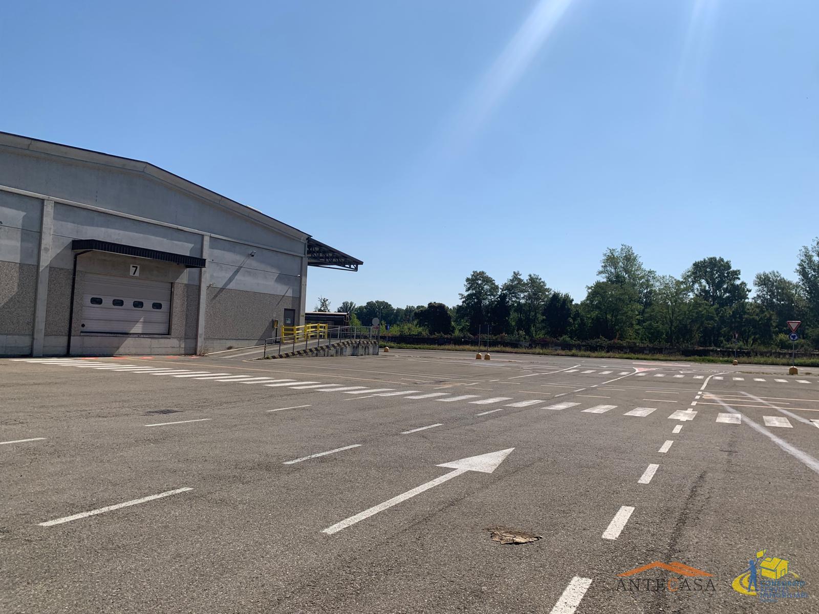 Capannone in vendita in via londra, Fontevivo