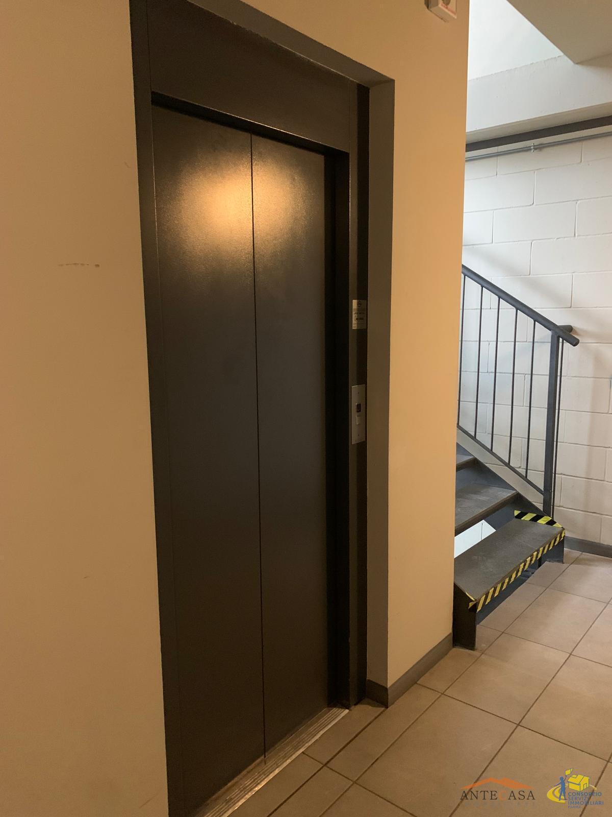 Ufficio in affitto in via isaac newton, Noceto