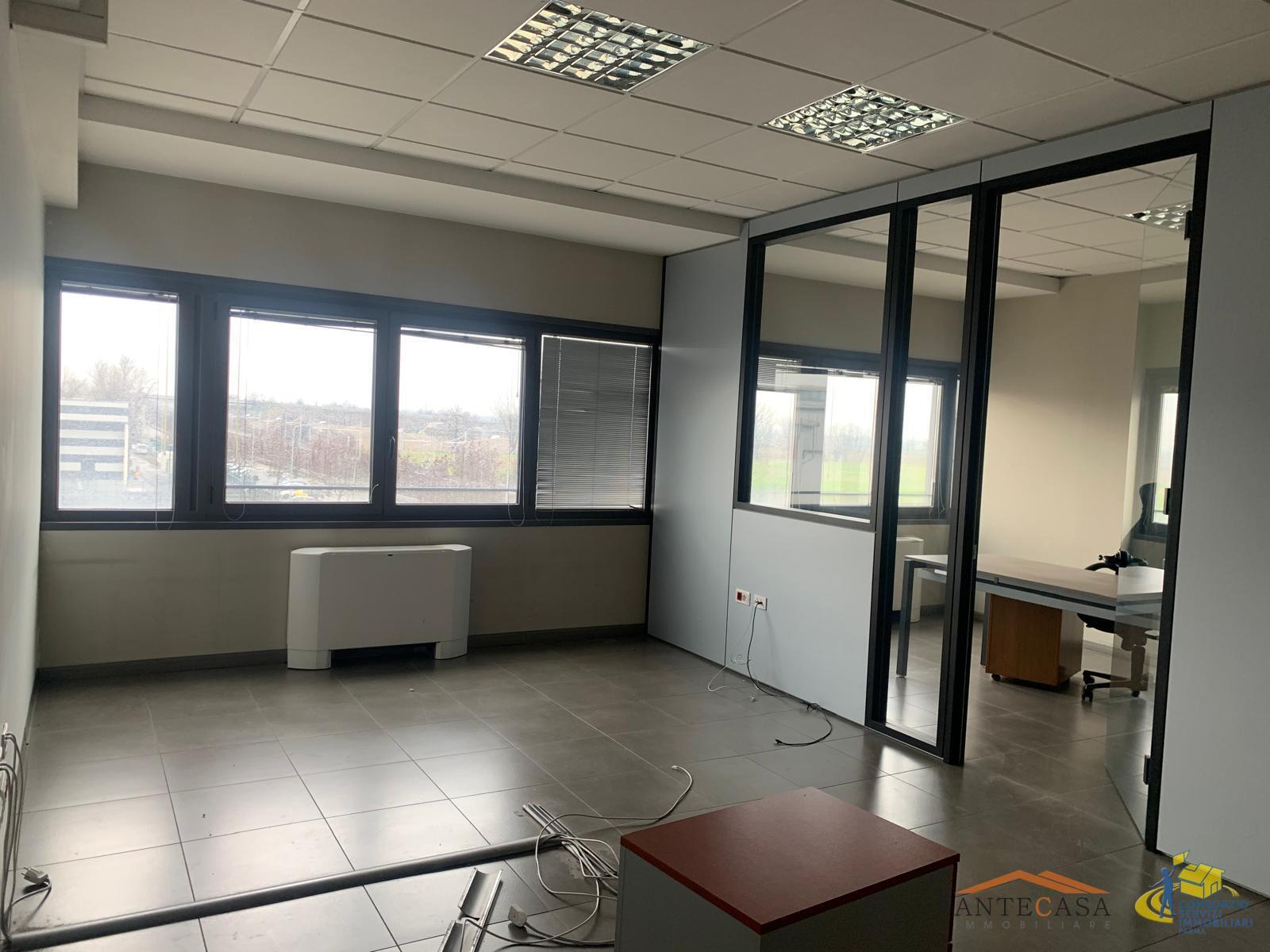 Ufficio in affitto in via isaac newton, Noceto