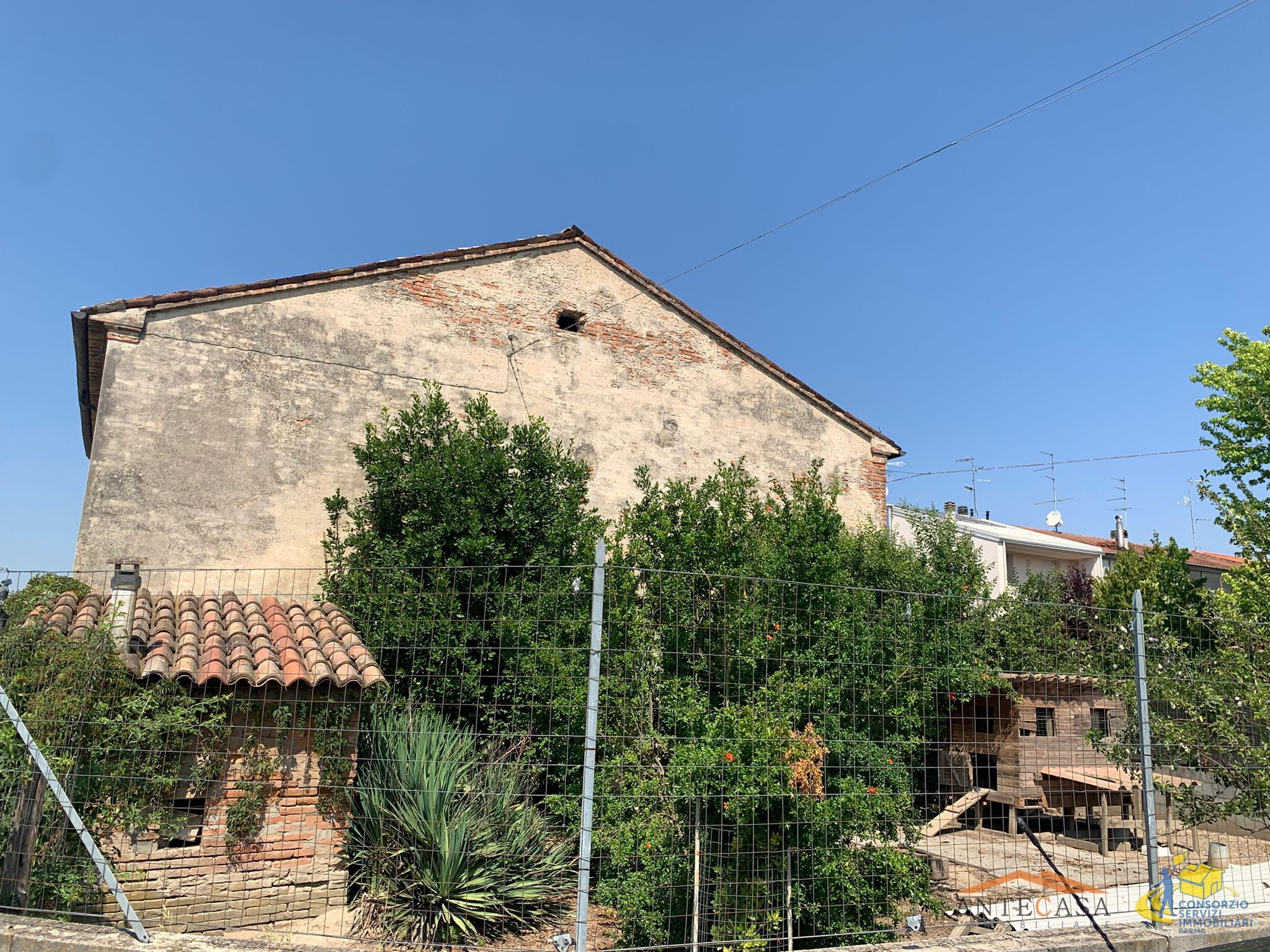 Casa indipendente da ristrutturare in via cecoslovacchia, Boretto
