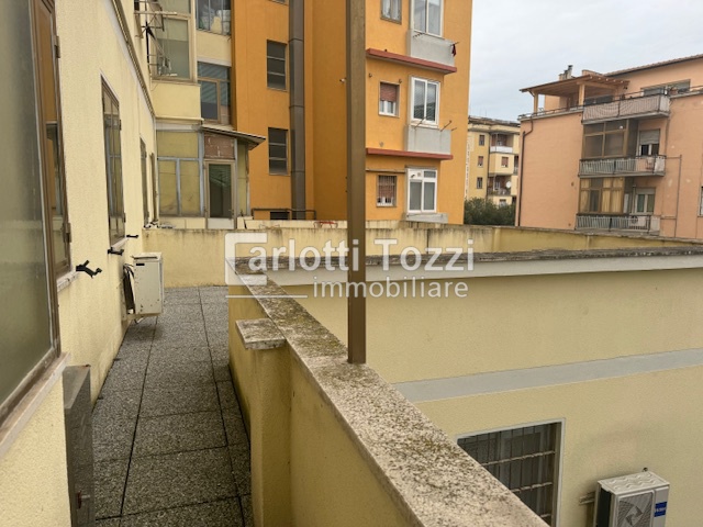Ufficio con terrazzo in viale ombrone, Grosseto