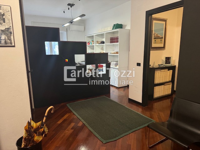 Ufficio con terrazzo in viale ombrone, Grosseto