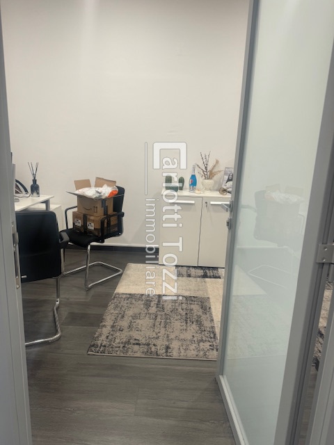 Ufficio con box in via oberdan, Grosseto