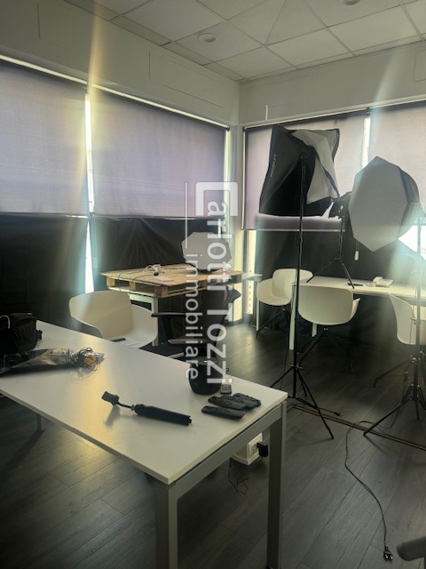 Ufficio con box in via oberdan, Grosseto