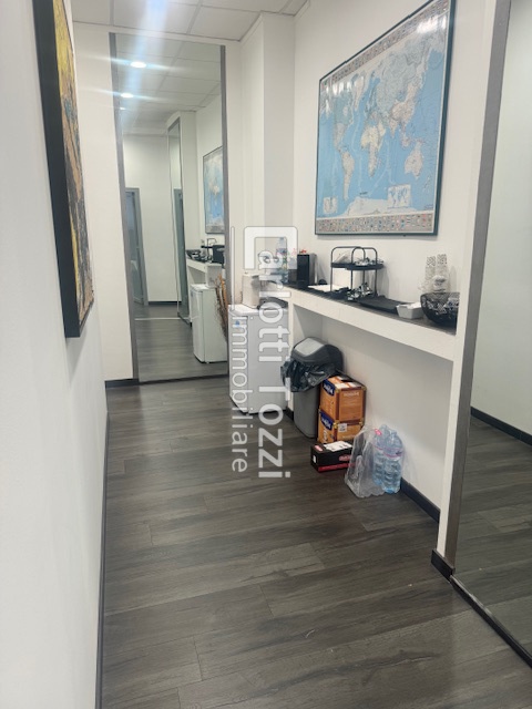 Ufficio con box in via oberdan, Grosseto