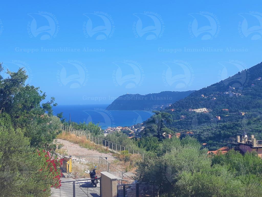 Trilocale con giardino in madonna delle grazie, Alassio