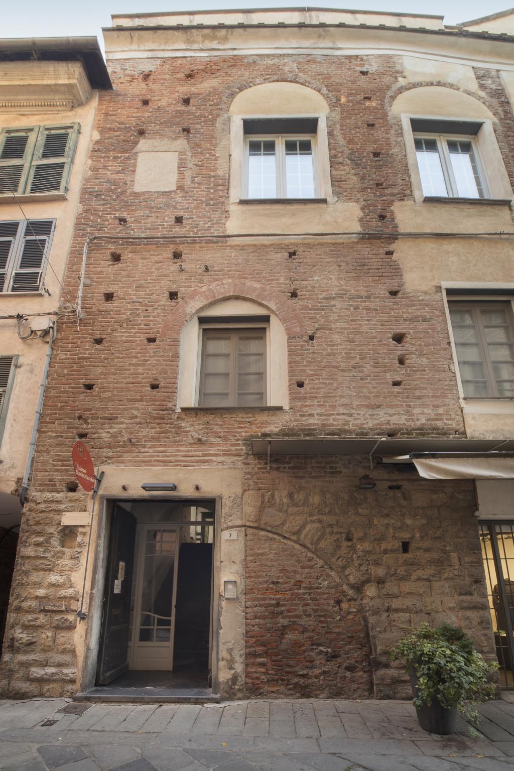 Appartamento con terrazzo in via medaglie d'oro, Albenga