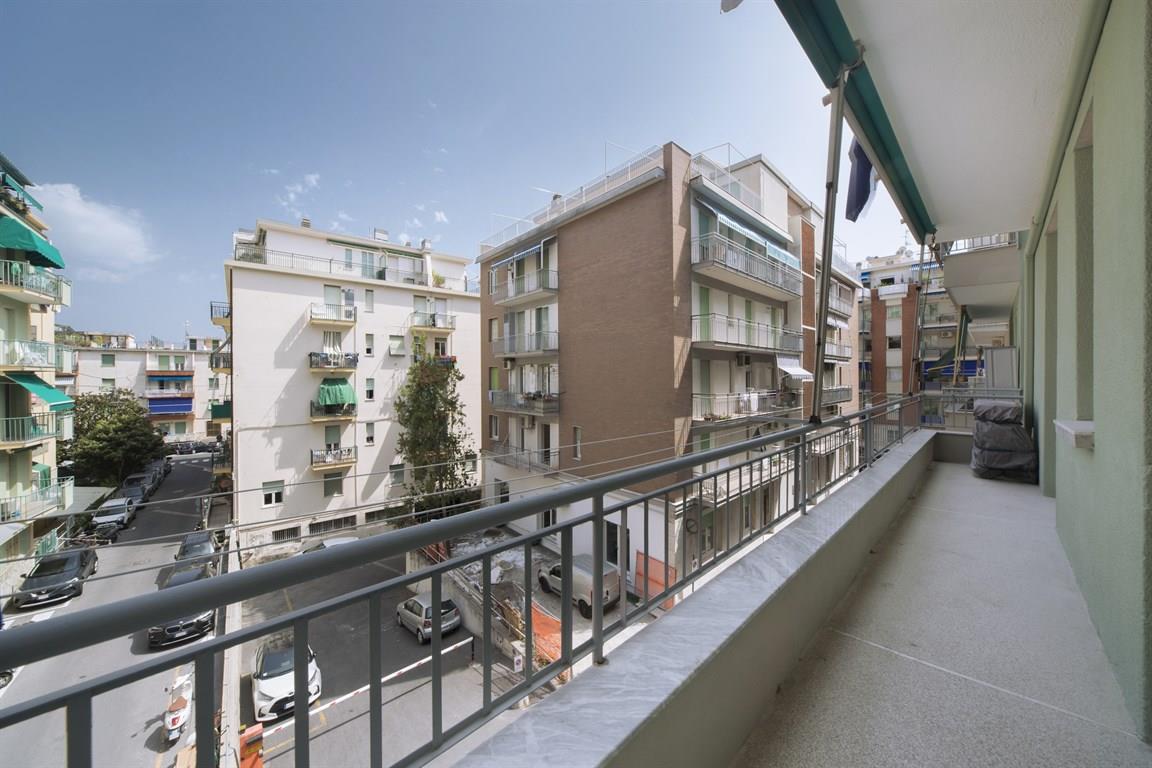 Trilocale con terrazzo a Alassio
