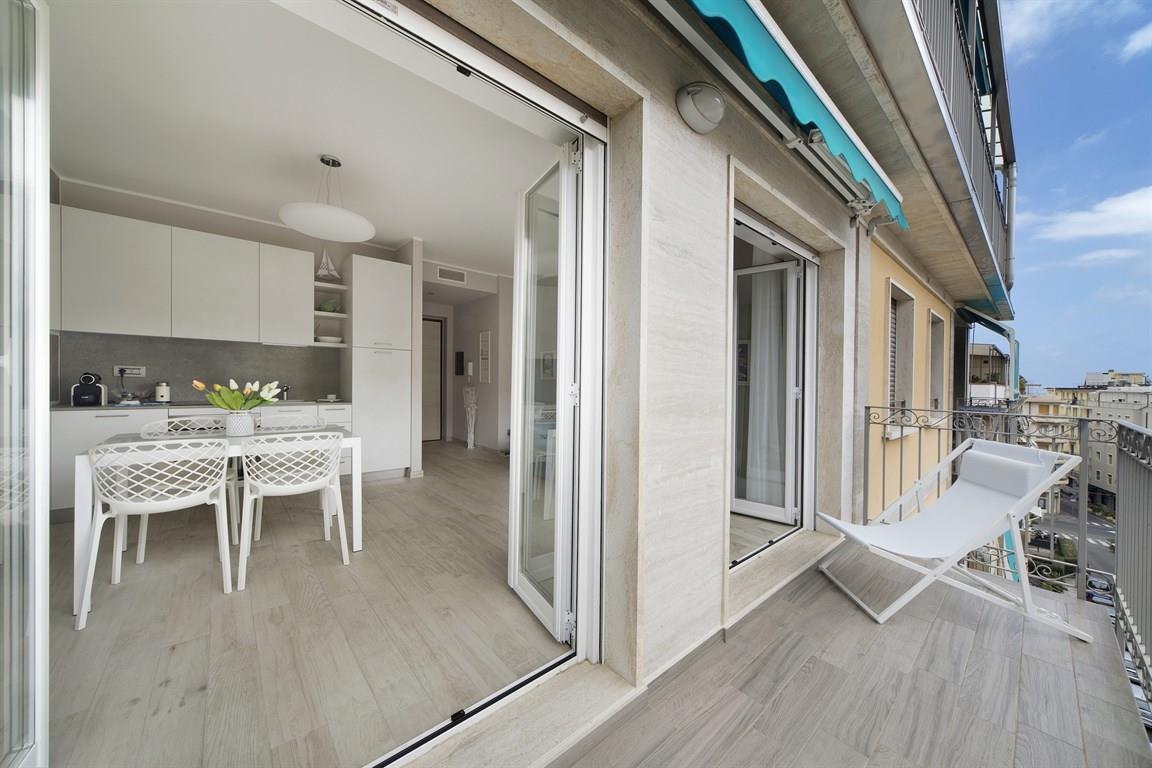 Bilocale con terrazzo a Alassio