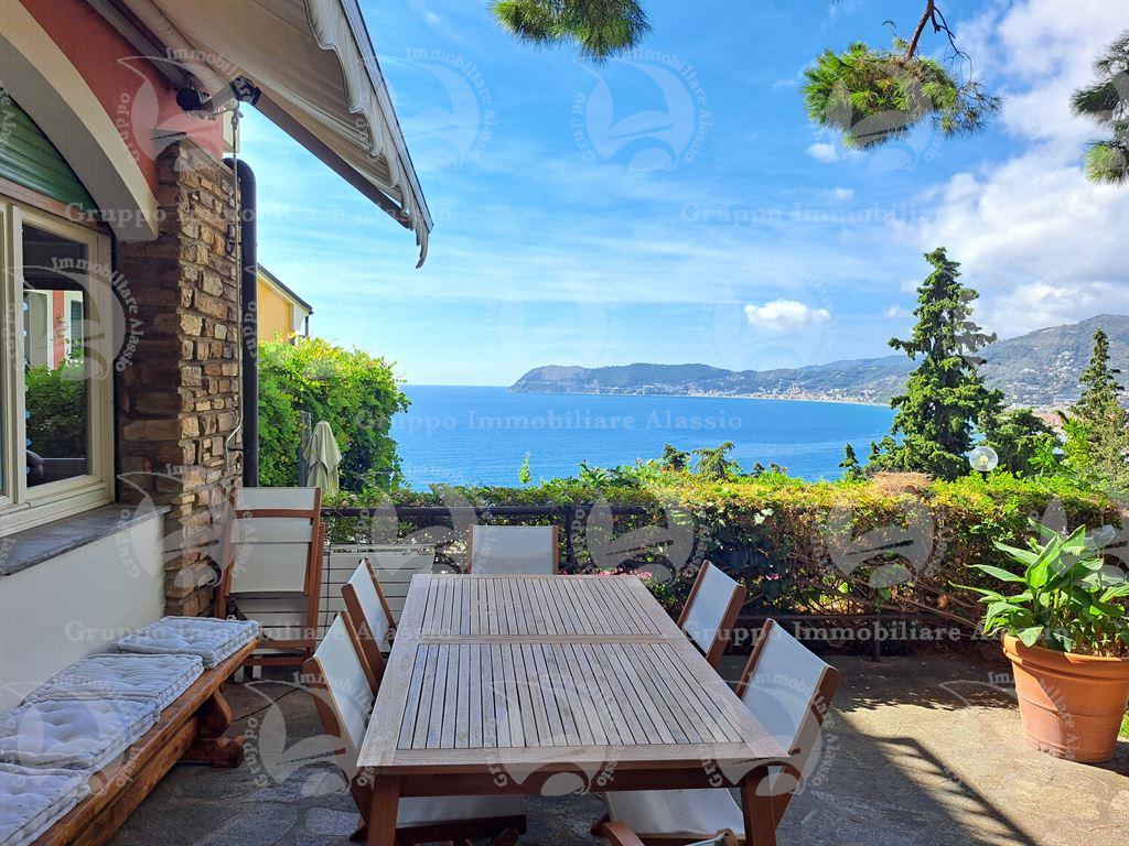 Trilocale con giardino a Alassio