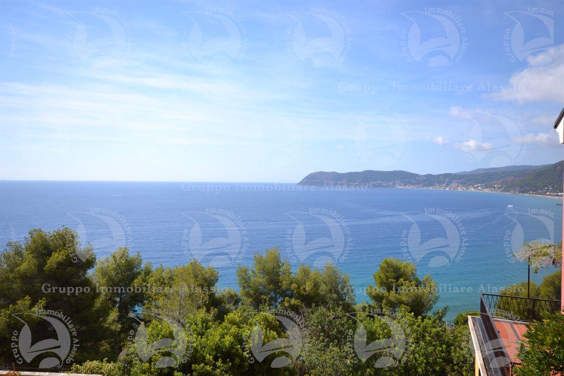 Trilocale con giardino a Alassio