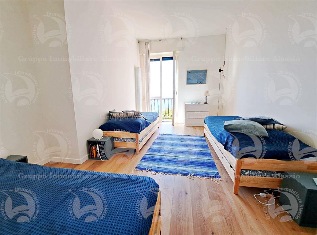 Trilocale con giardino a Alassio